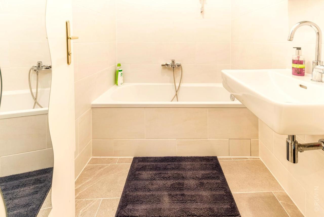 City With Netflix, Central And Near Metro, 8 Appartement Wenen